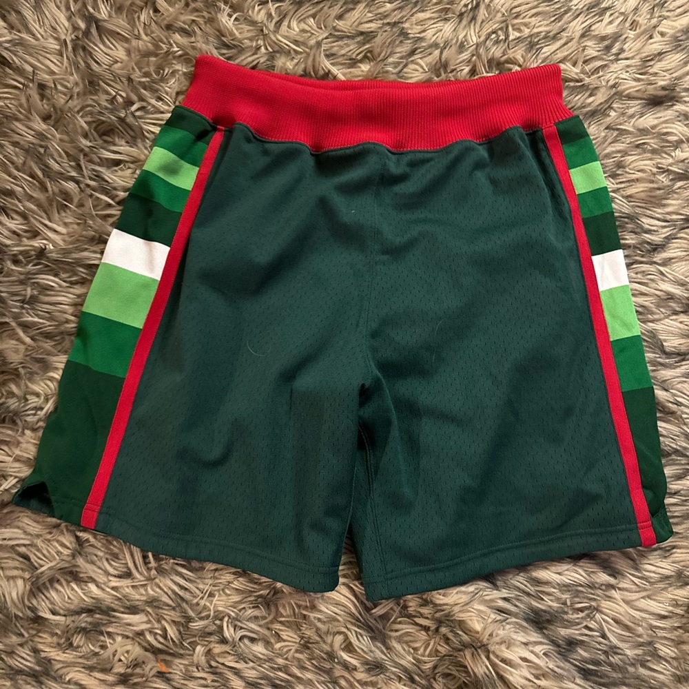 VINTAGE MILWAUKEE BUCKS NBA SHORTS SZ 44 L Mitchell & Ness 1983-84